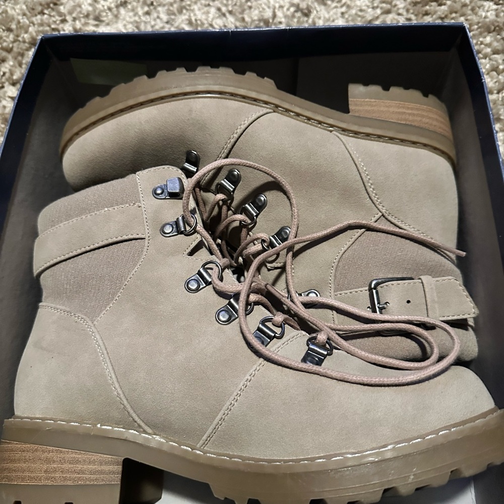 Universal Thread Kelly Boots - Picture 4 of 9